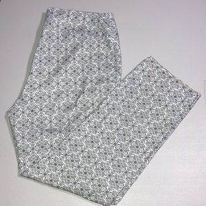 Lisette L, High Rise, cropped printed pants. Size 10